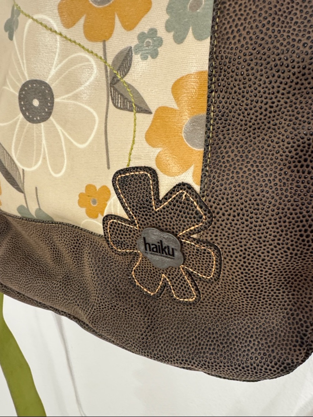 Haiku large brown pebbled tote bag, floral vinyl inset, green crossbody strap - Picture 3 of 9